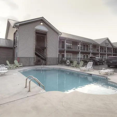 Colonial Crest 112 - Great Location! - You Can Walk To Town! Condo